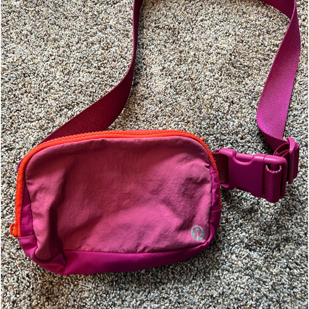 Lululemon belt bag